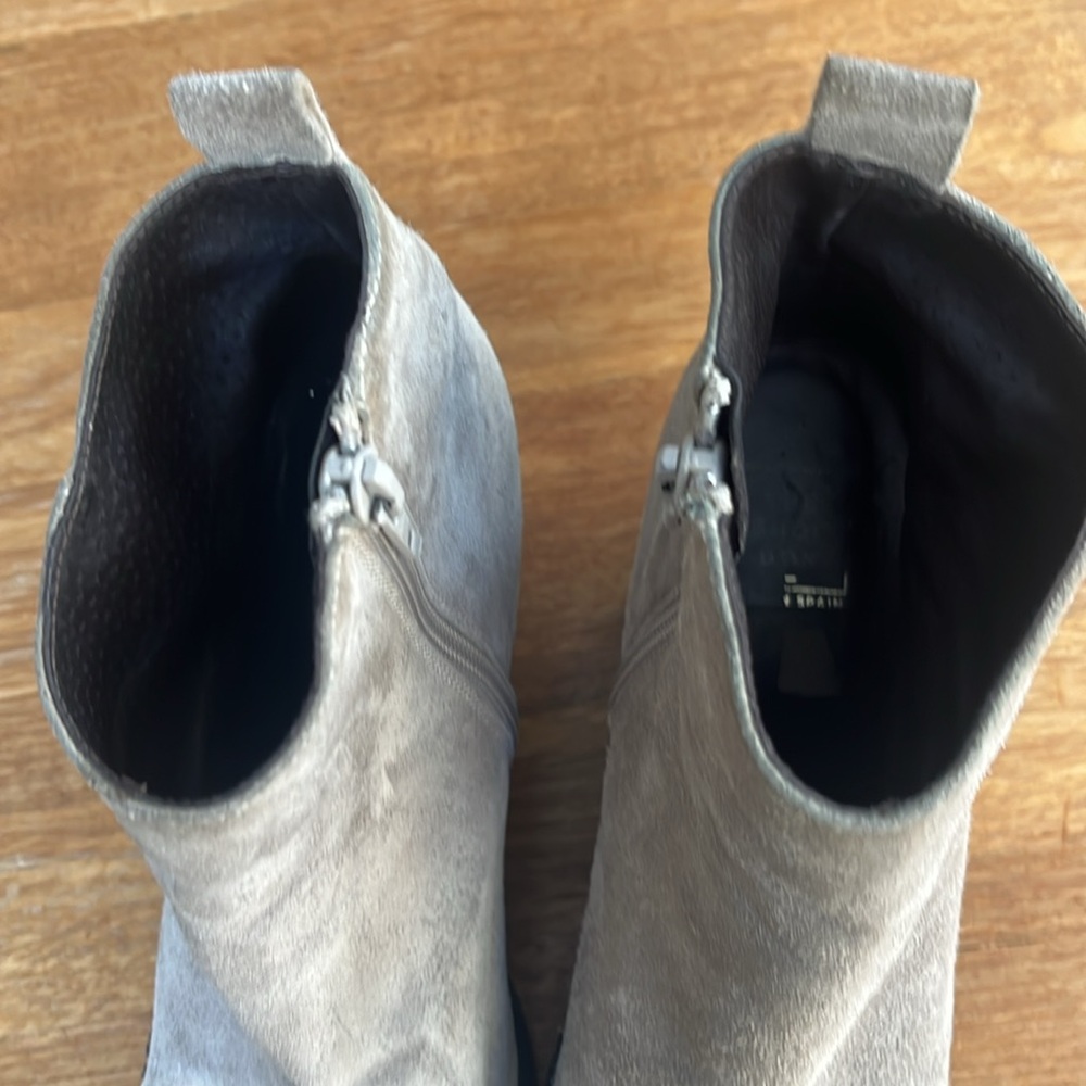 AMAZING WEDGE SUEDE LIGHT GREY BOOTS - Picture 6 of 6